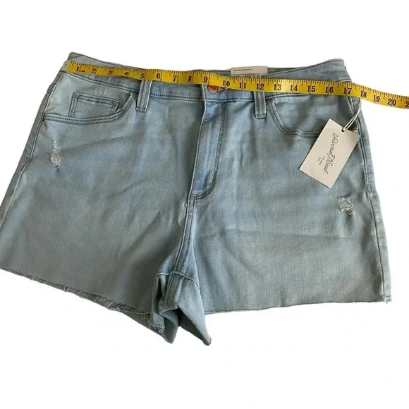 Universal Thread Vintage Super Stretch Denim Jean Midi Shorts Light Wash Size 14 - Picture 8 of 8